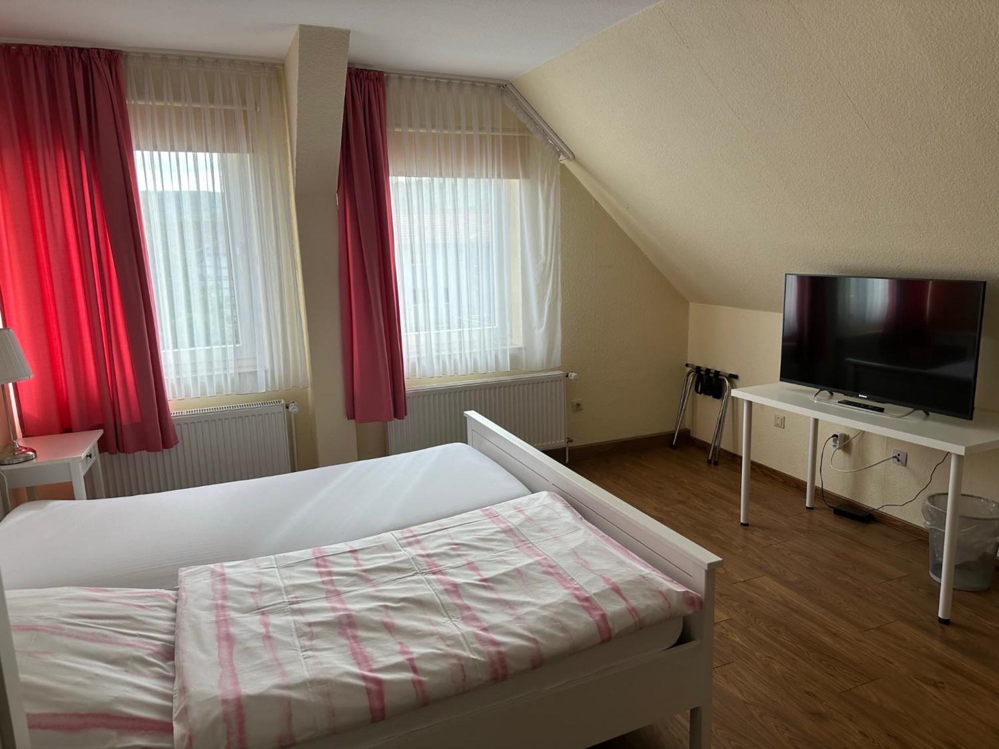 Hotel Zum Grafen Hallermunt Springe Buitenkant foto