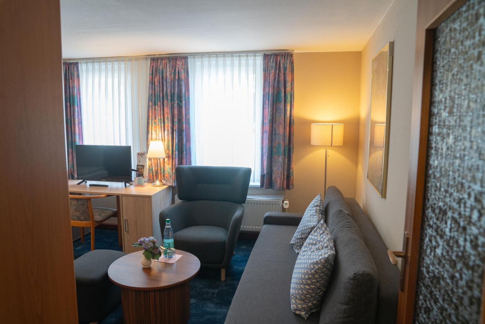 Hotel Zum Grafen Hallermunt Springe Buitenkant foto