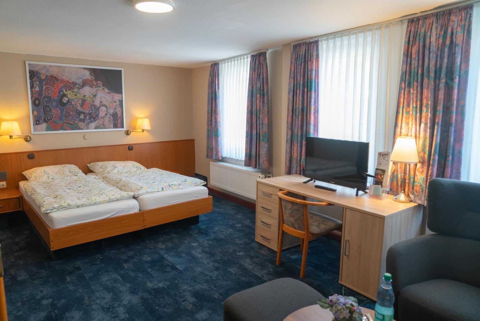 Hotel Zum Grafen Hallermunt Springe Buitenkant foto