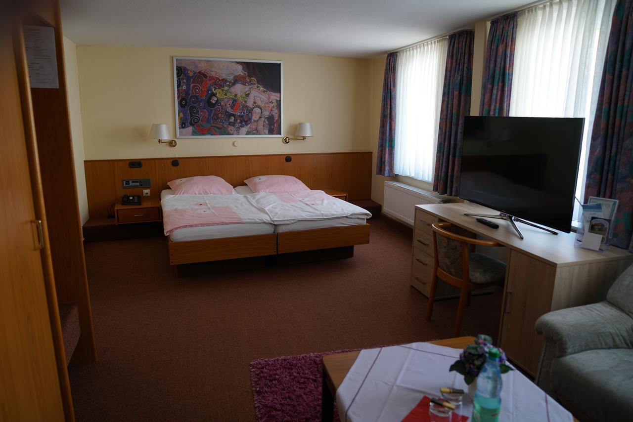Hotel Zum Grafen Hallermunt Springe Buitenkant foto